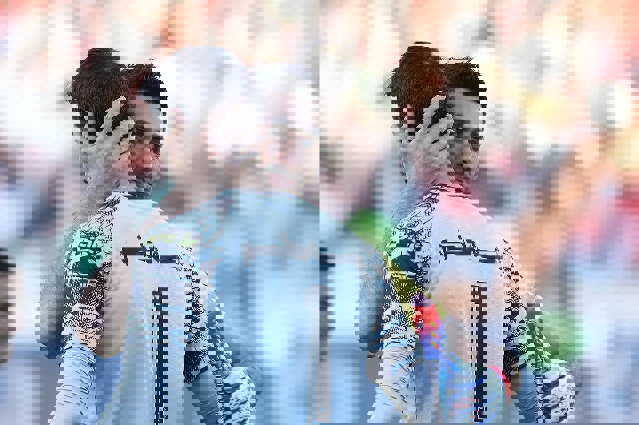 1872143