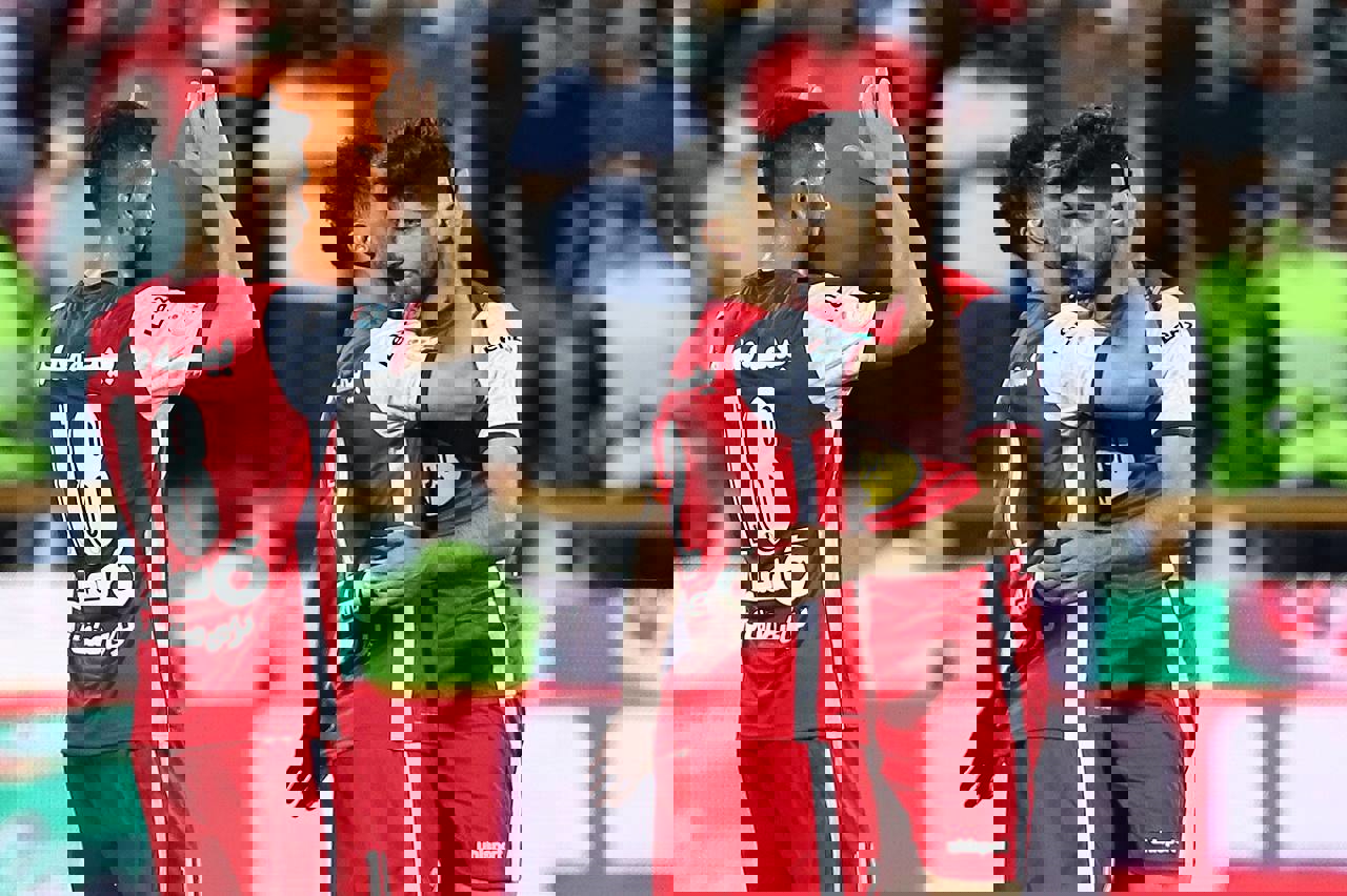 1872328