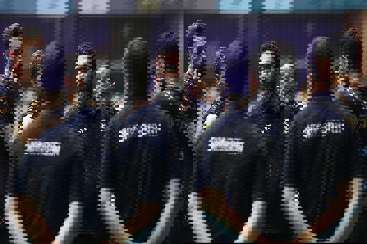 1872307