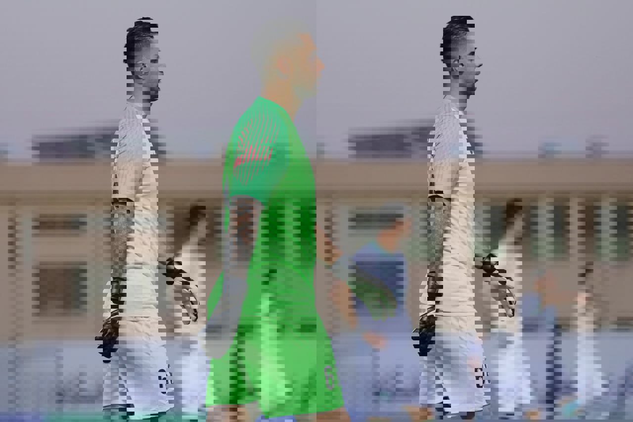 1872392