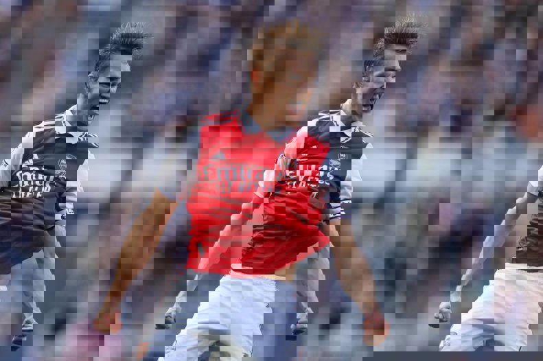 1872564