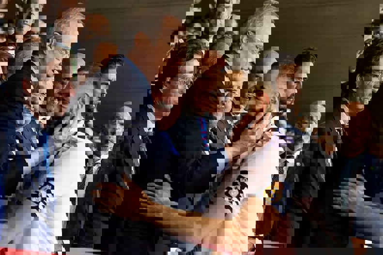 1872462