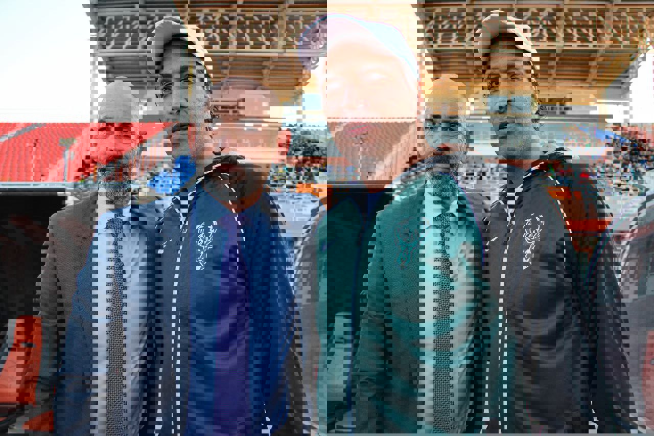 1872477