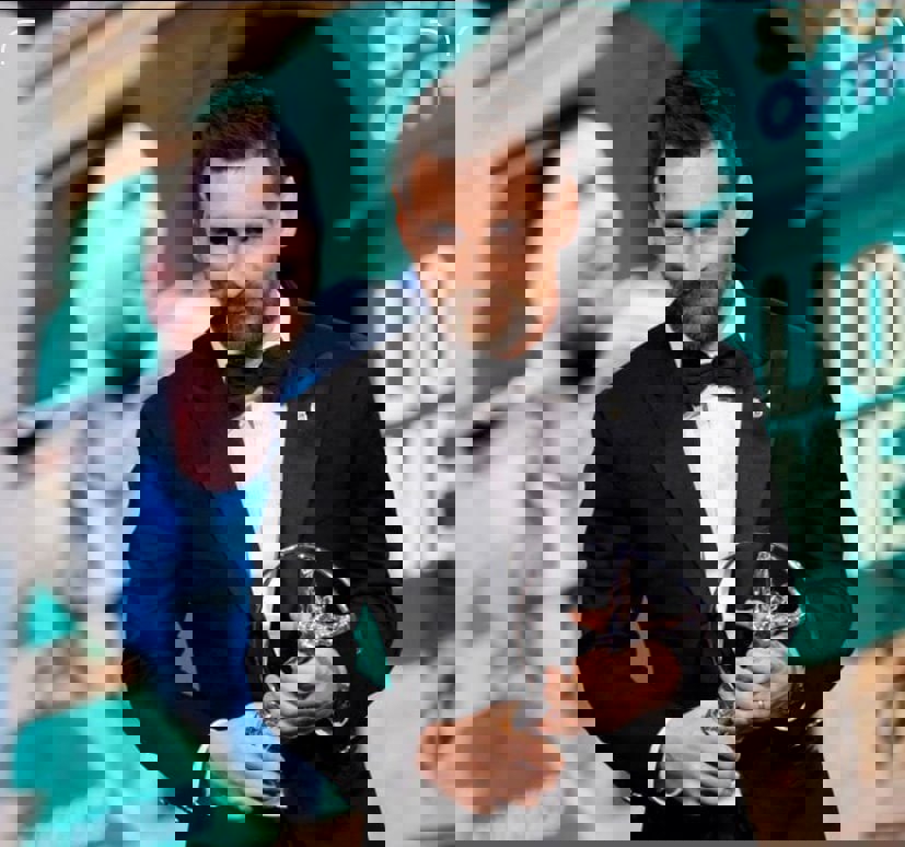 1873033