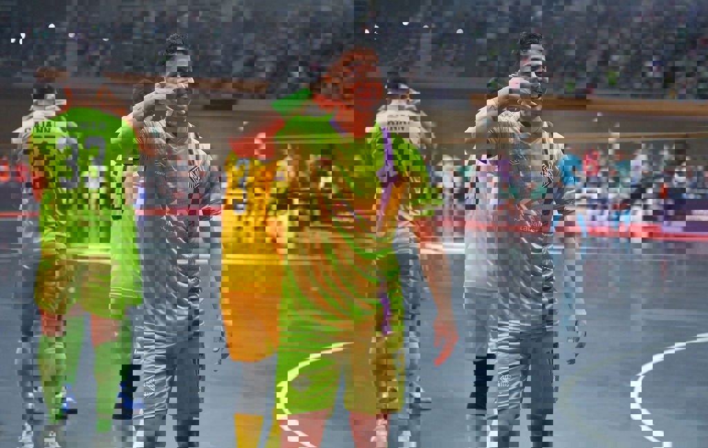 1872660