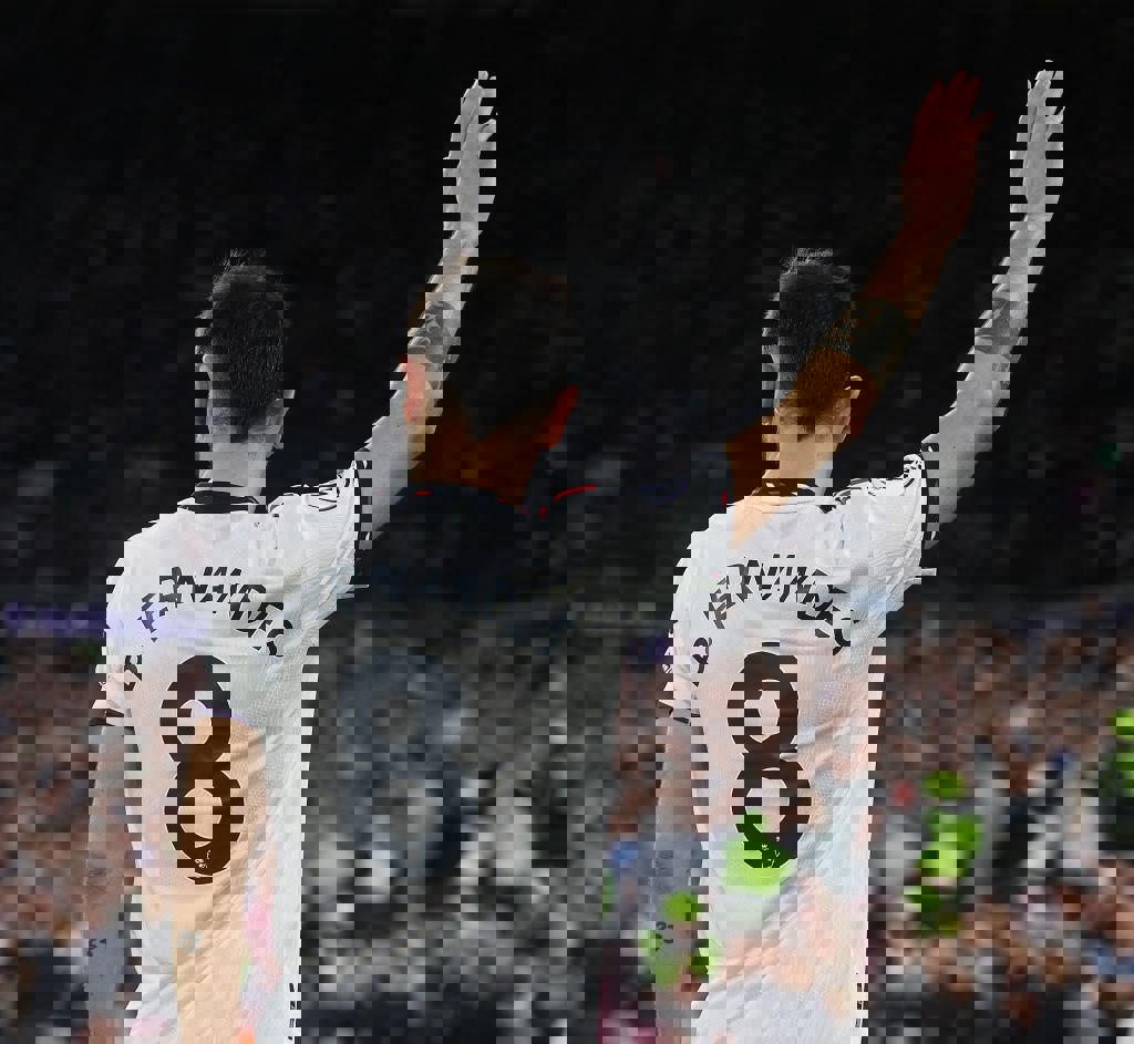 1872697