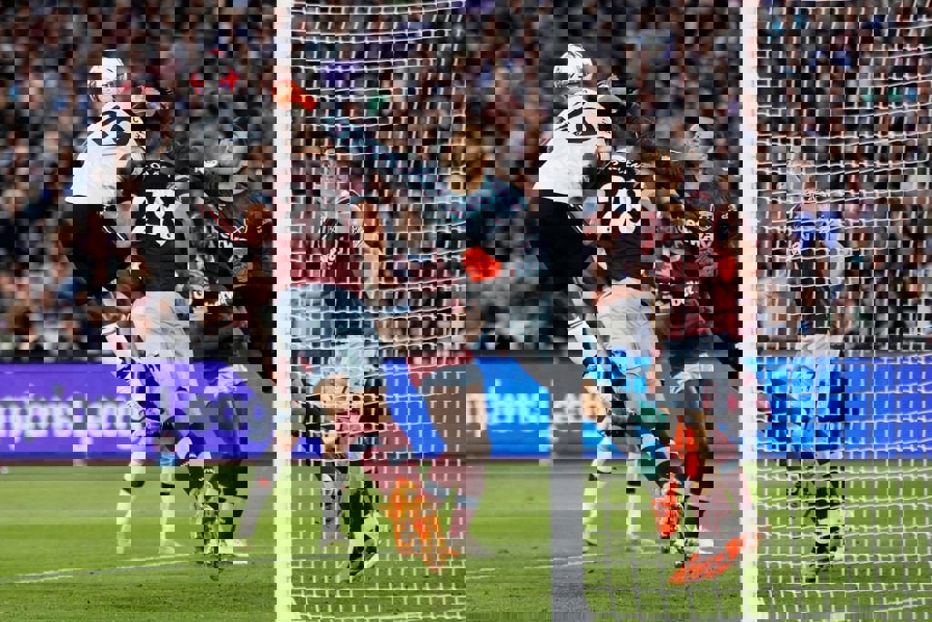 1872635