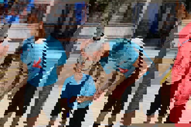 قضاوت پدر و پسر کوچک در فوتسال (عکس) 3