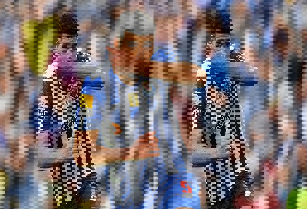 1872822