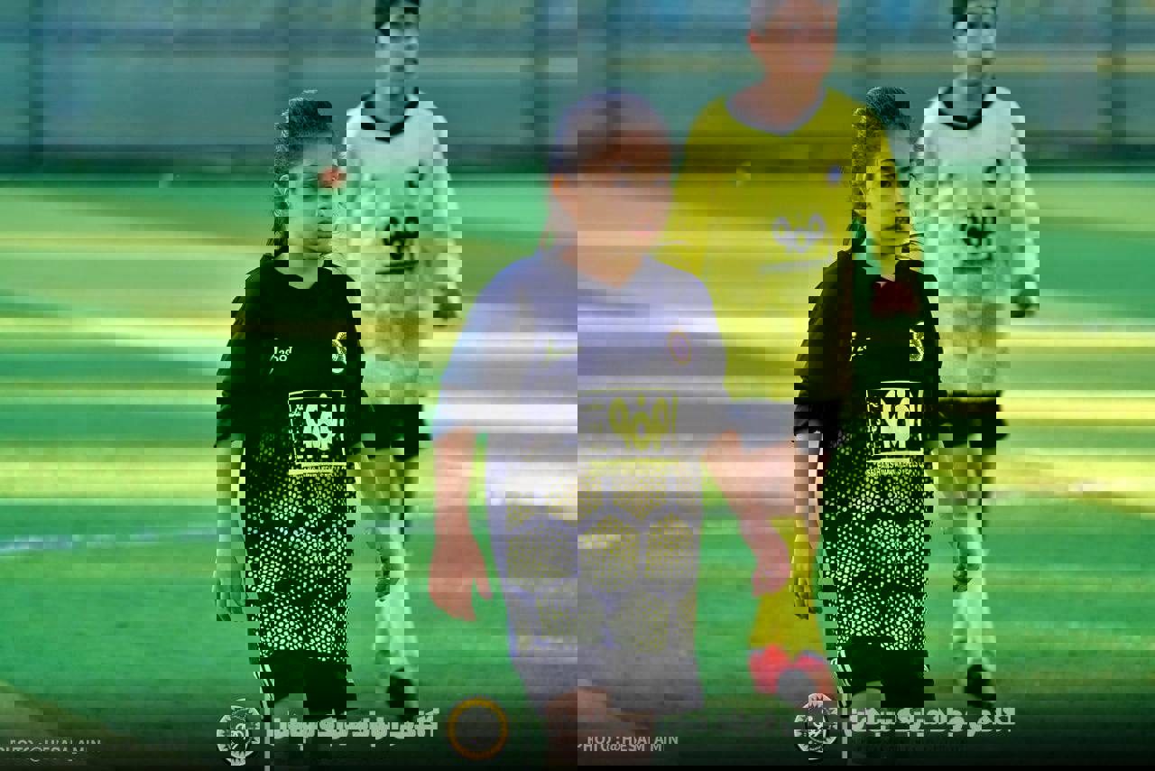 1872902