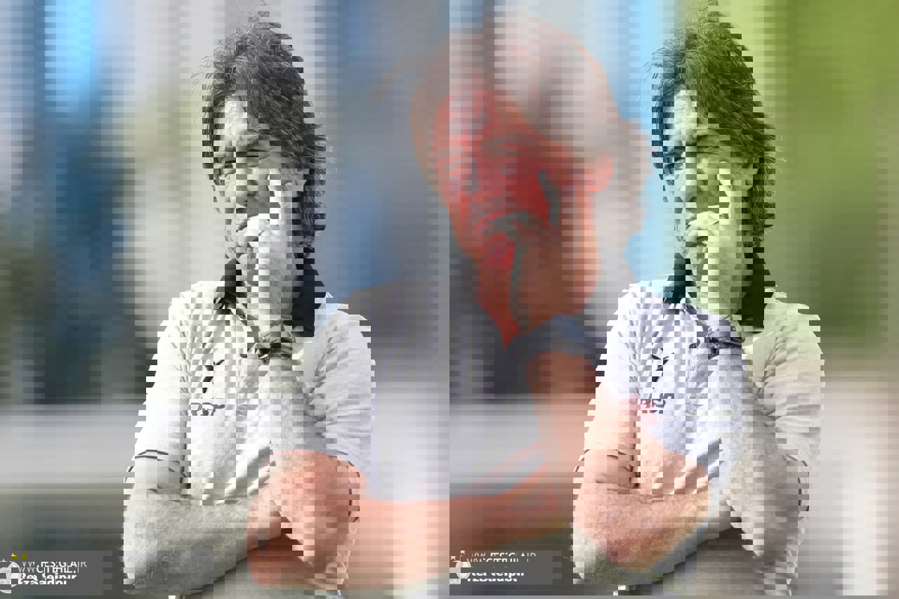 1872949