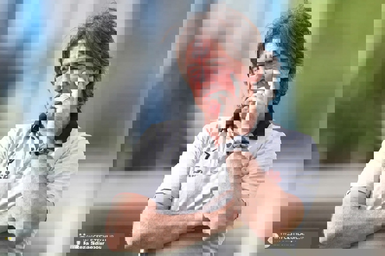 1872949