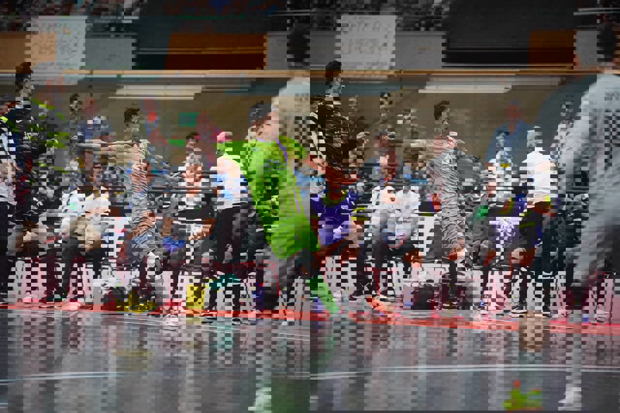 1873010
