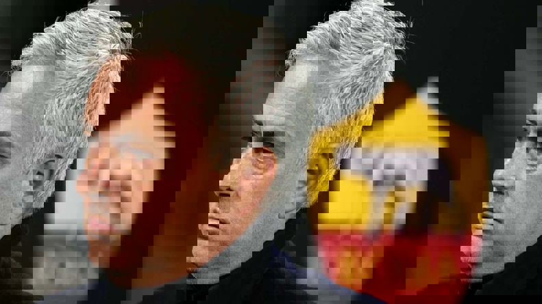 1872922