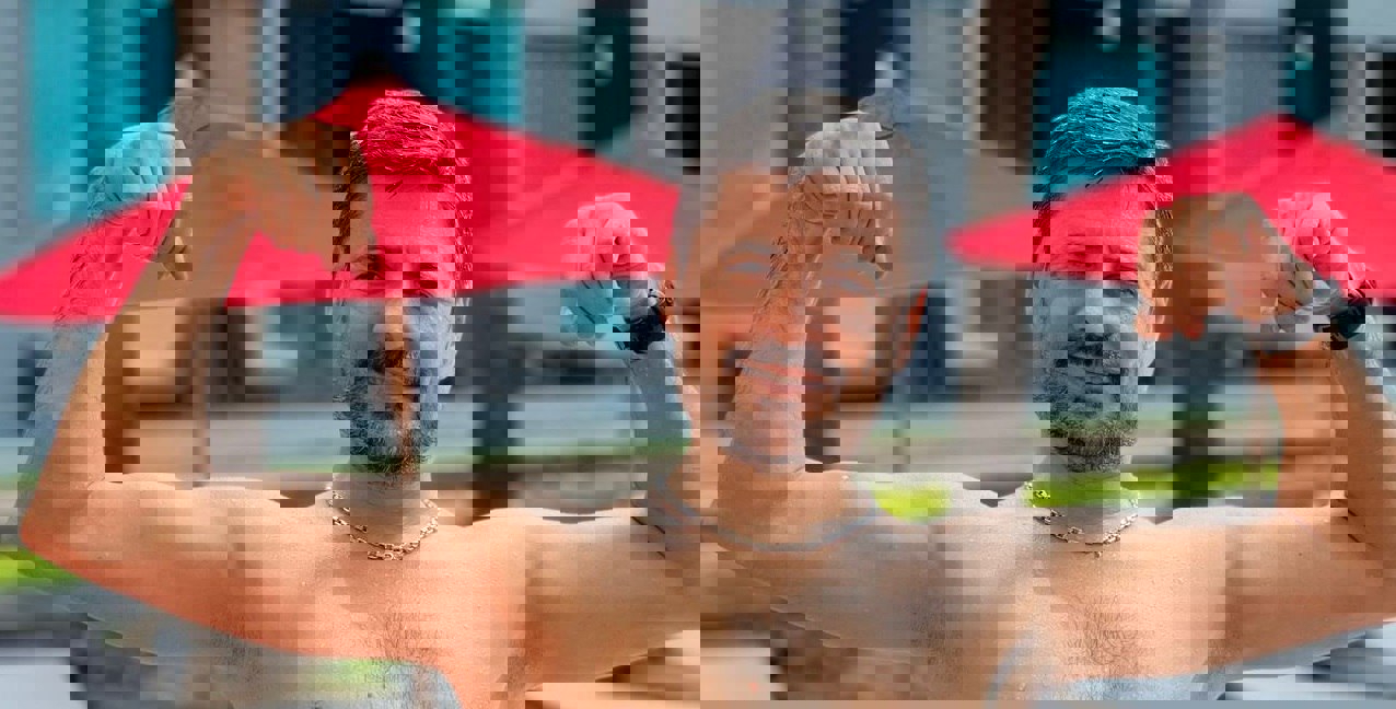 1872979