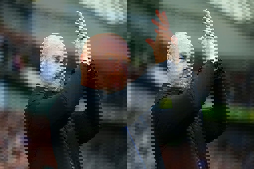 1873043