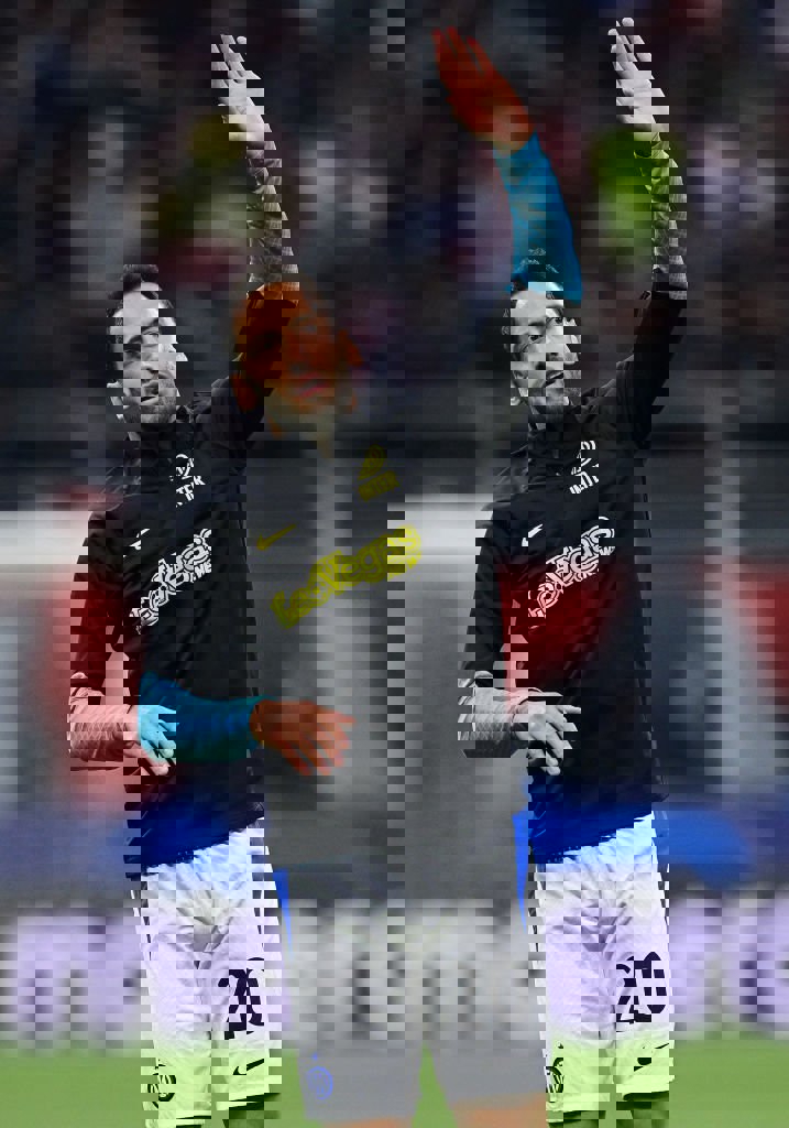 1873692
