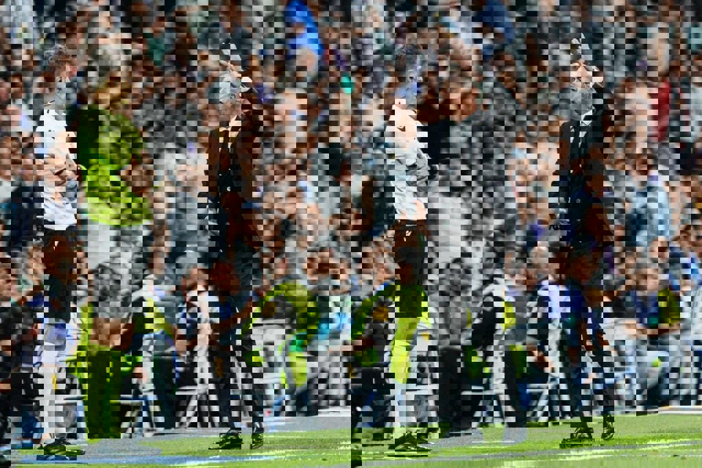 1873366