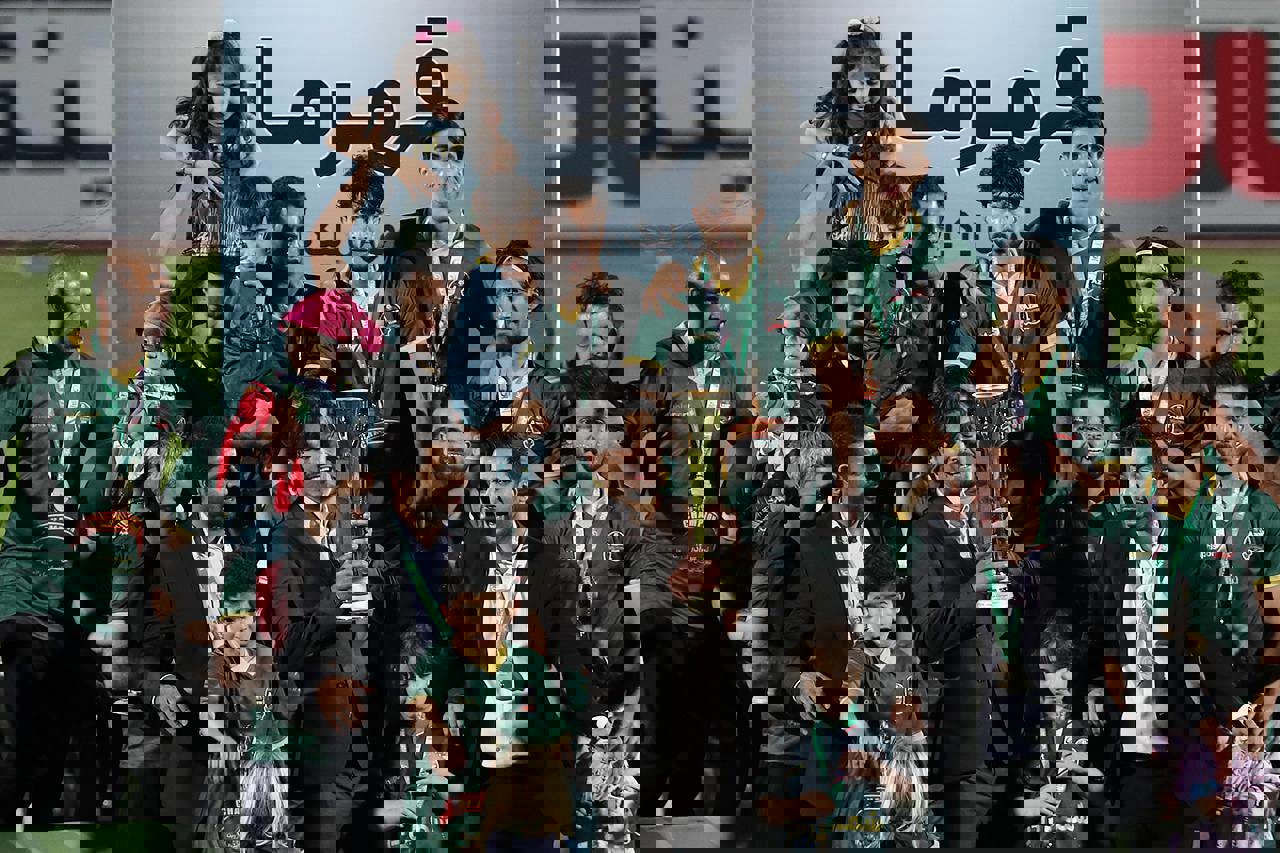 1873679