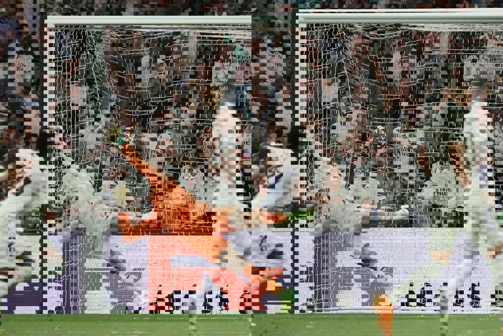 1873323