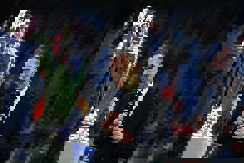 1873667