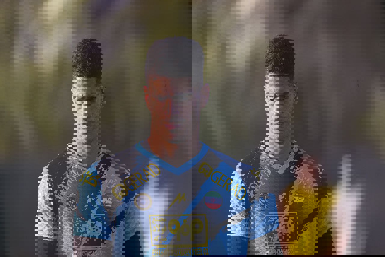 1873561