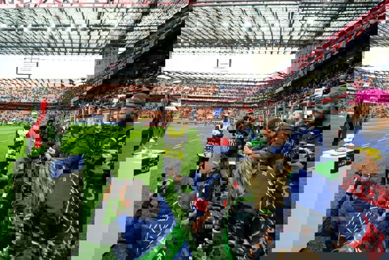 1873663