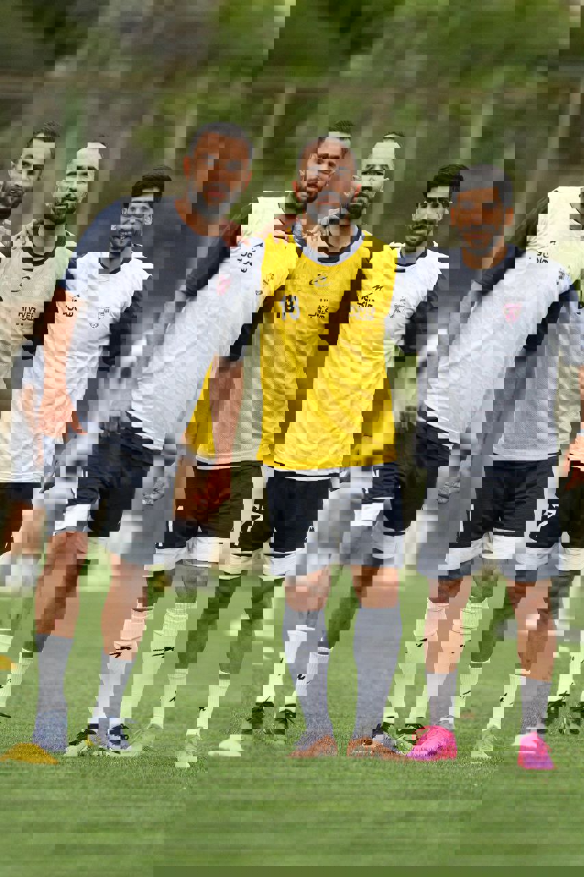 1873758