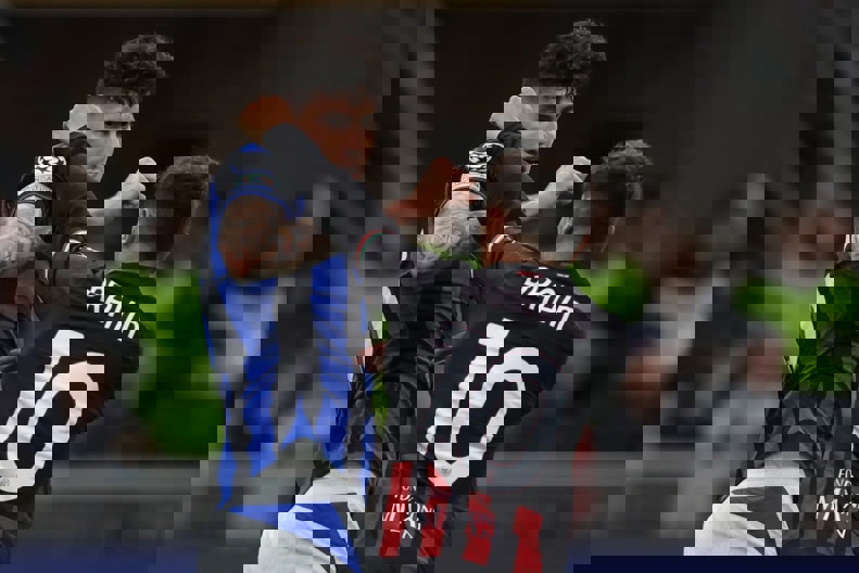 1873771