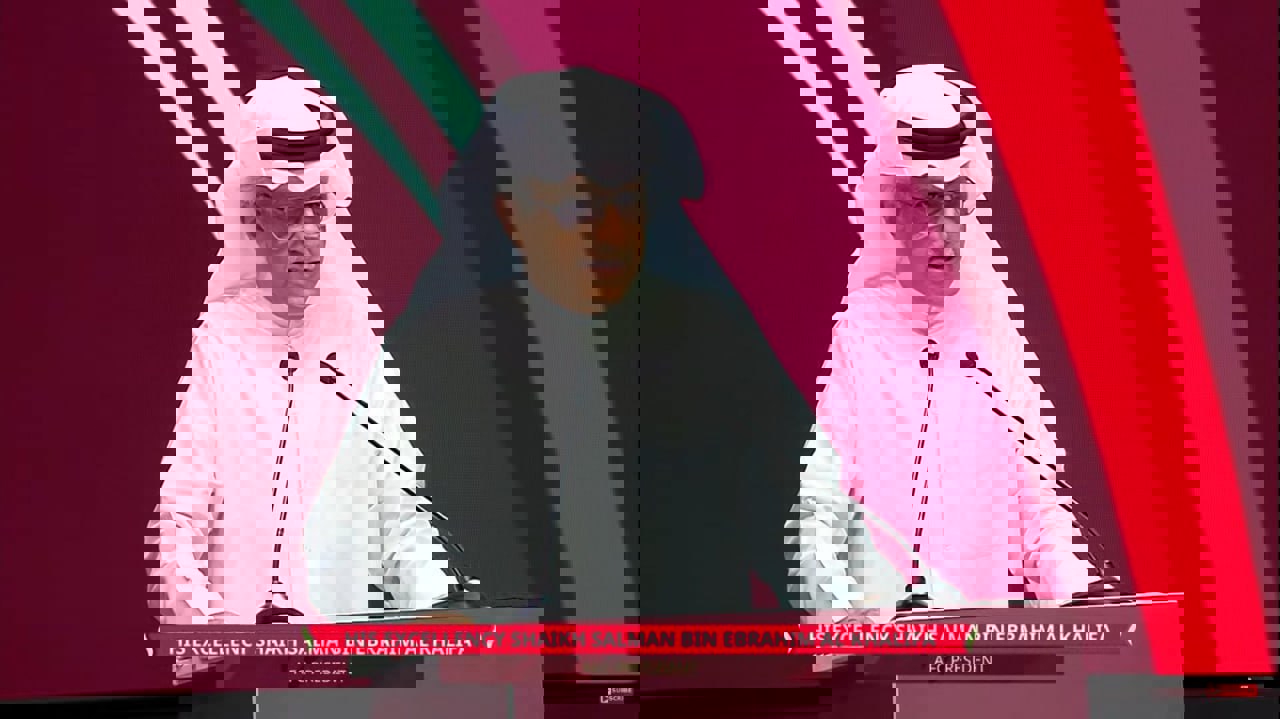 1873943