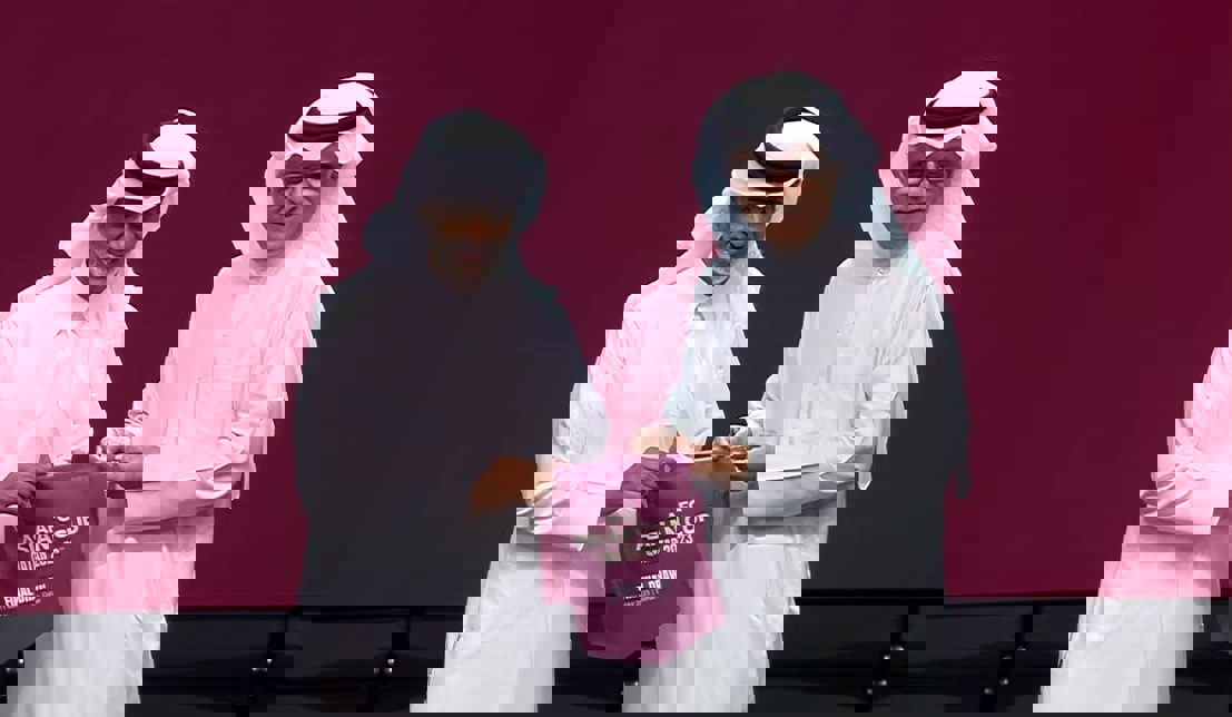 1873944