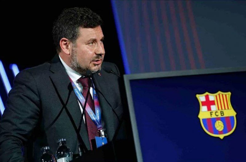 معاون بارسلونا: نباید برای جذب مسی دیوانه شویم