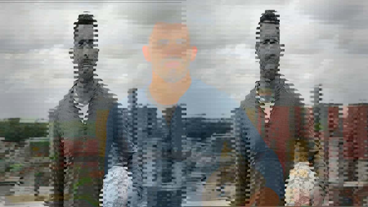 1875731