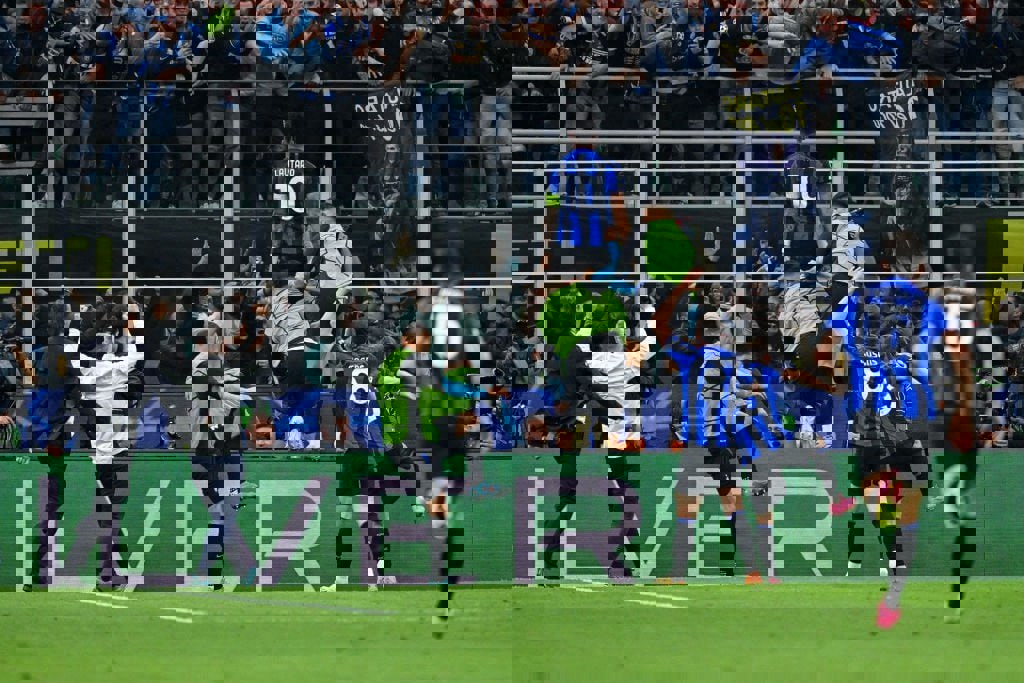 1876163