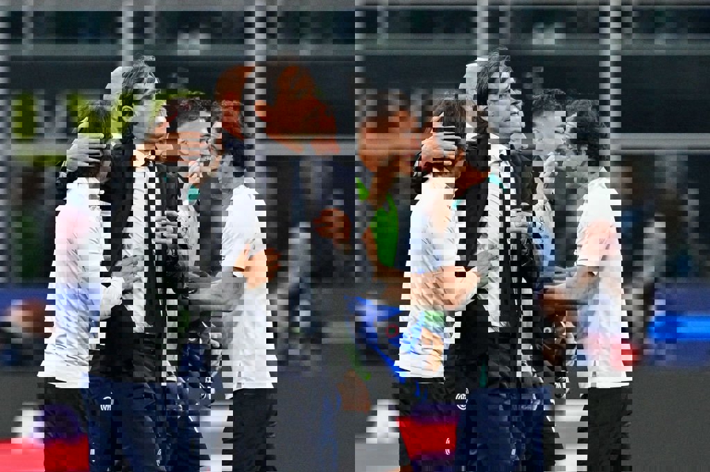 1876184
