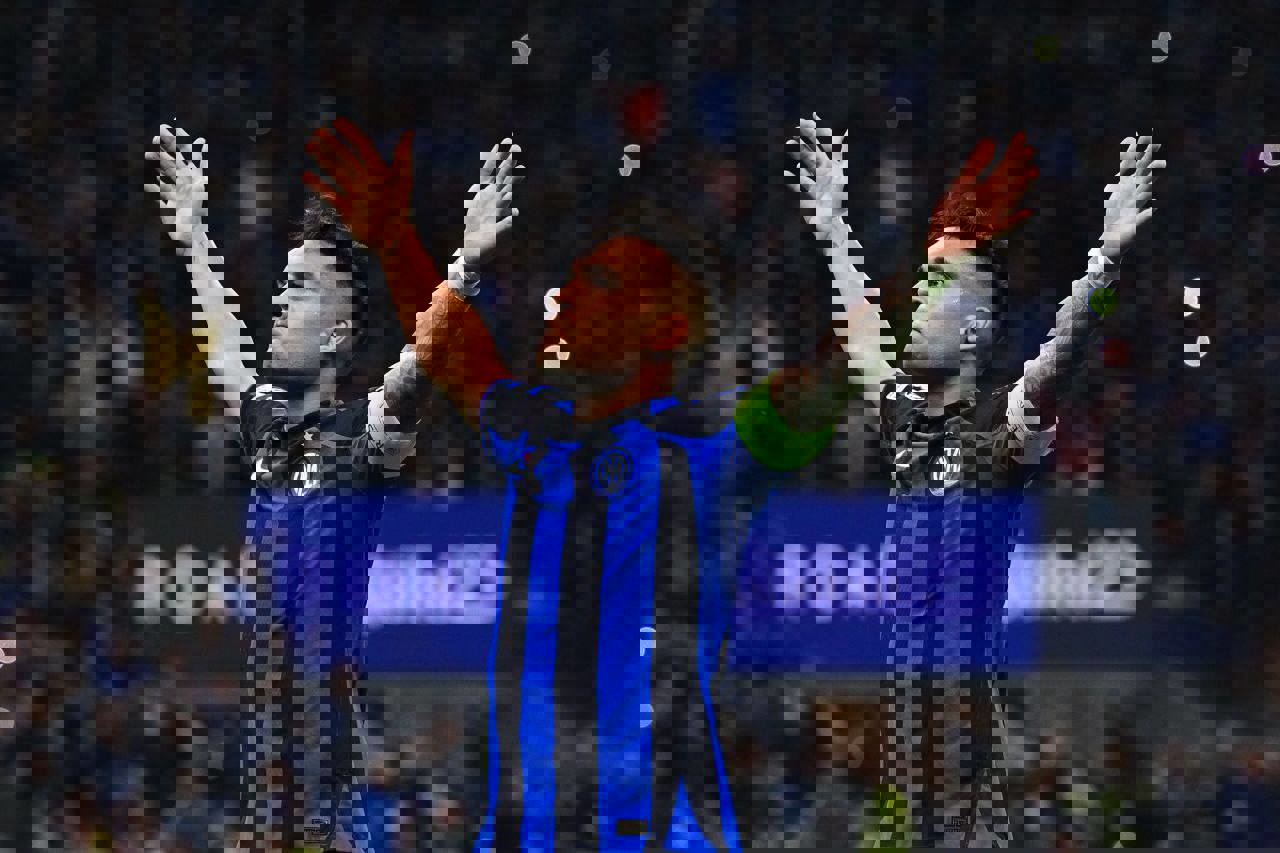 1876162