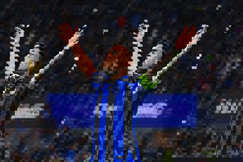 1876162