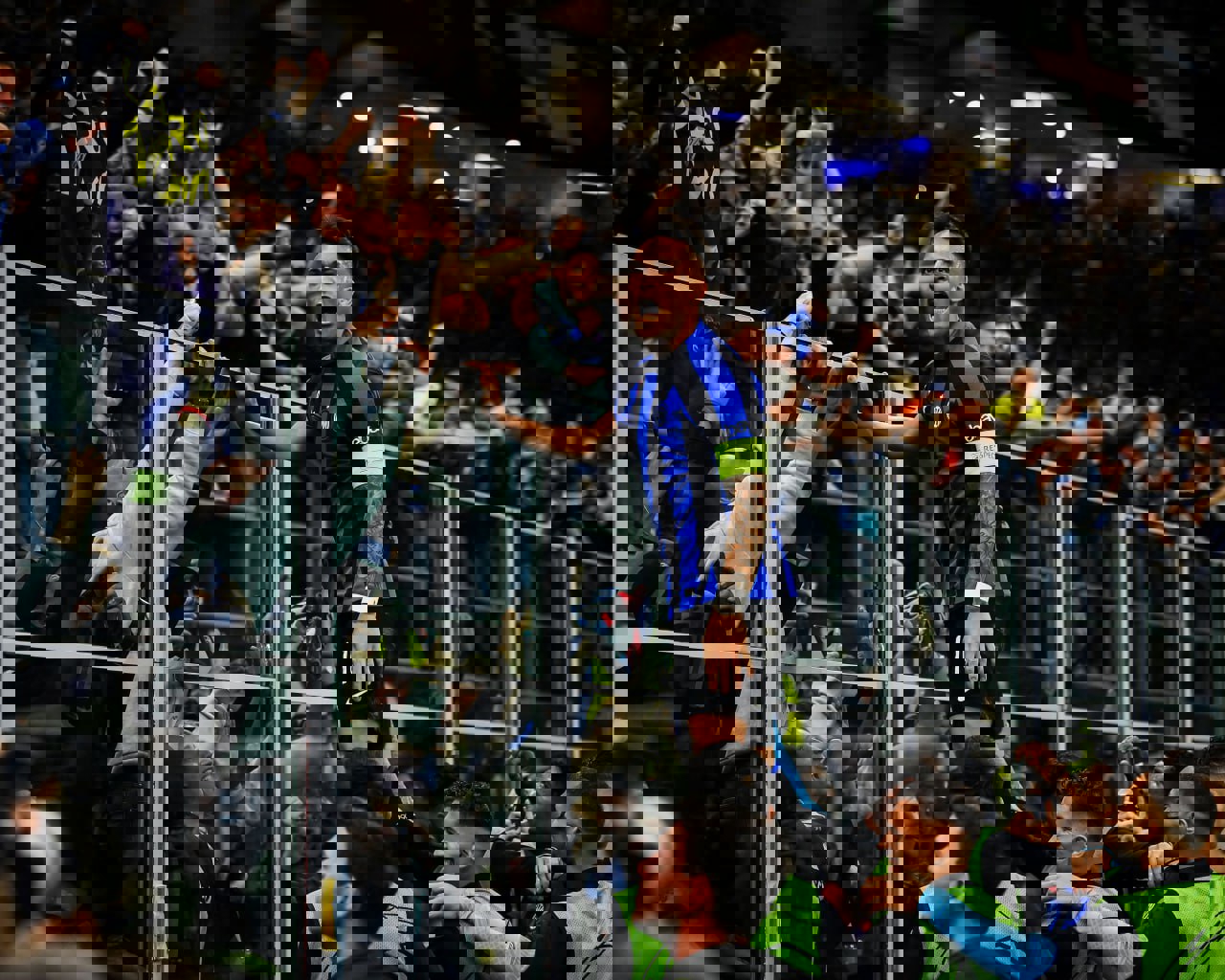 1876358