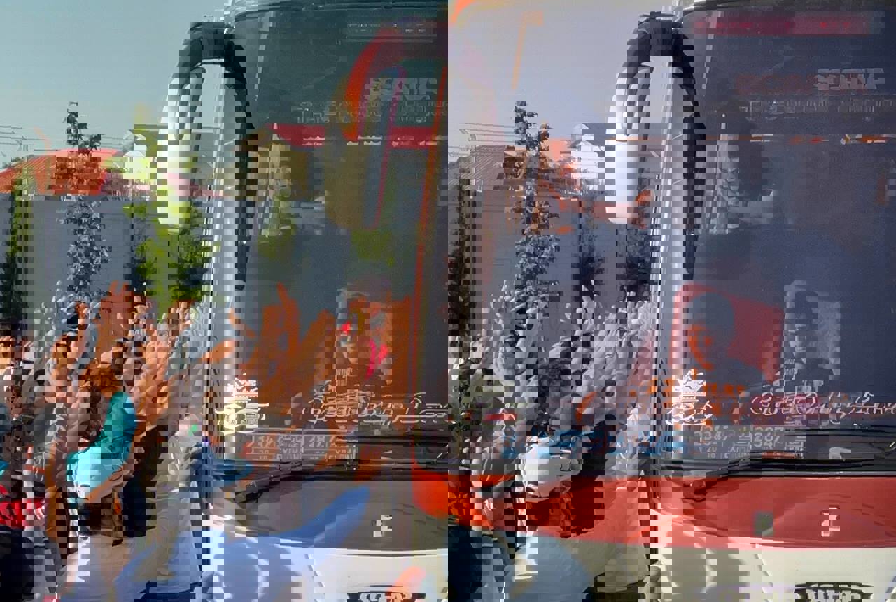 1876587