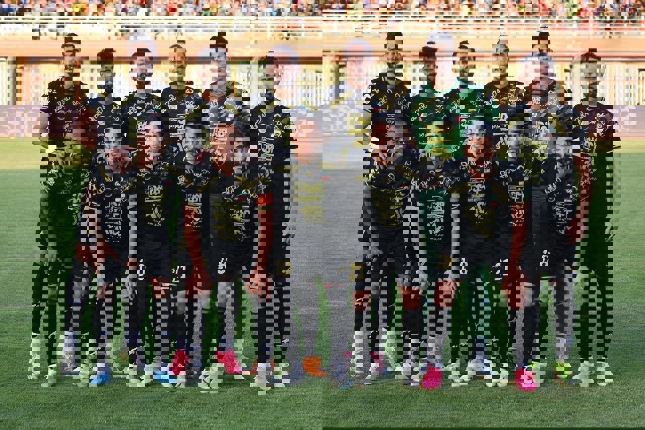 1876905
