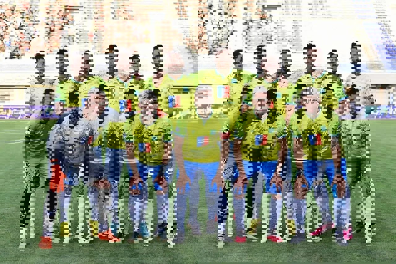1876997