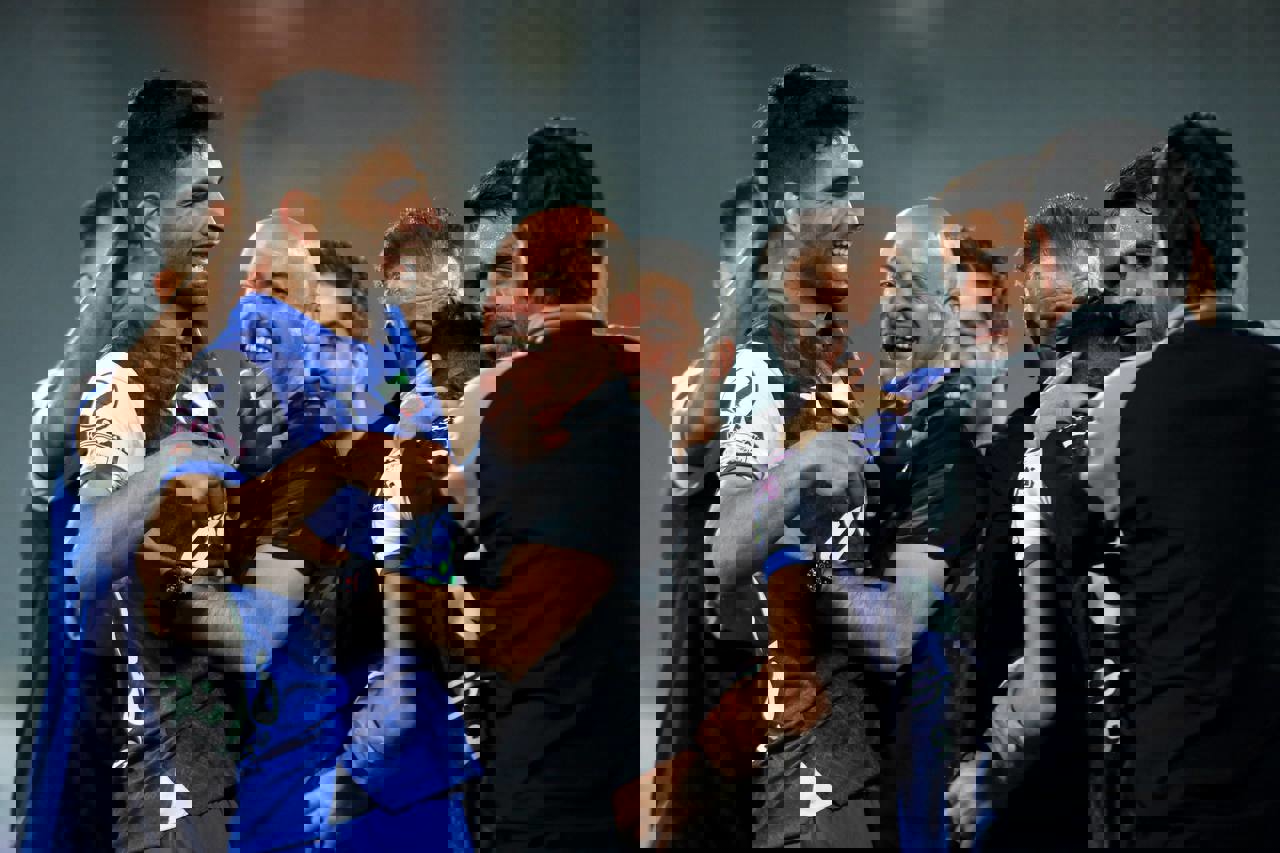 1877576