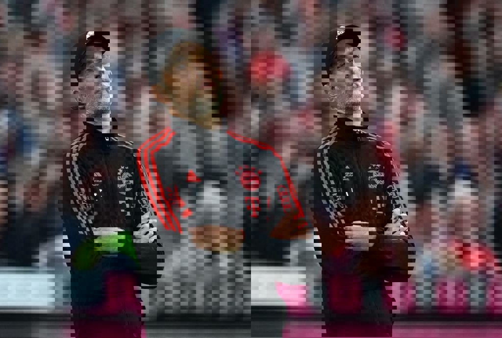 1877900