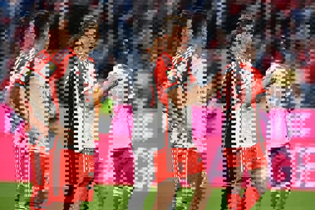 1877896