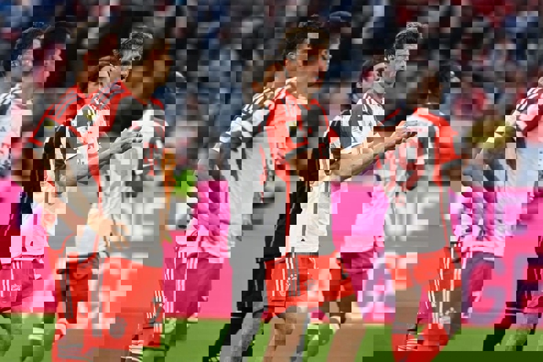 1877896