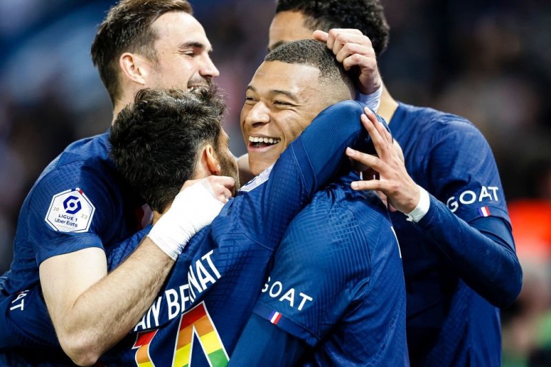 با وجود ضرر 369 میلیونی / چراغ سبز به PSG: بازیکن بخر، نگران هم نباش!