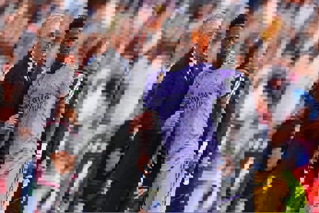 1878317