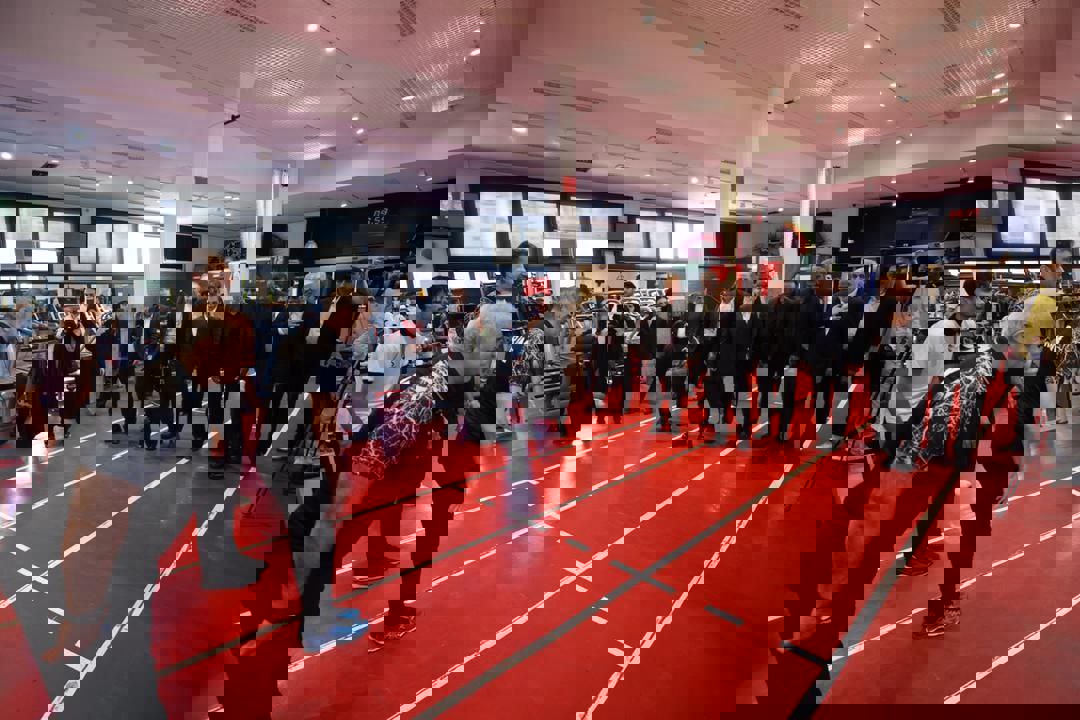 1878698