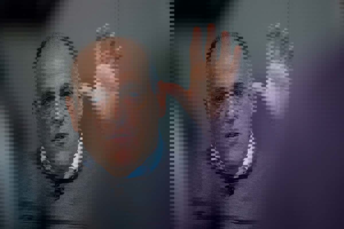 1878821