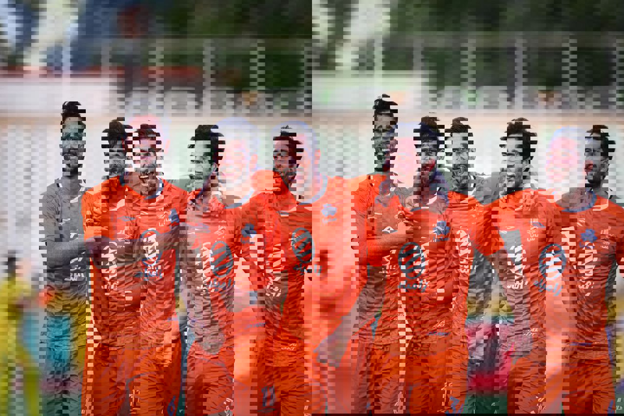 1878878